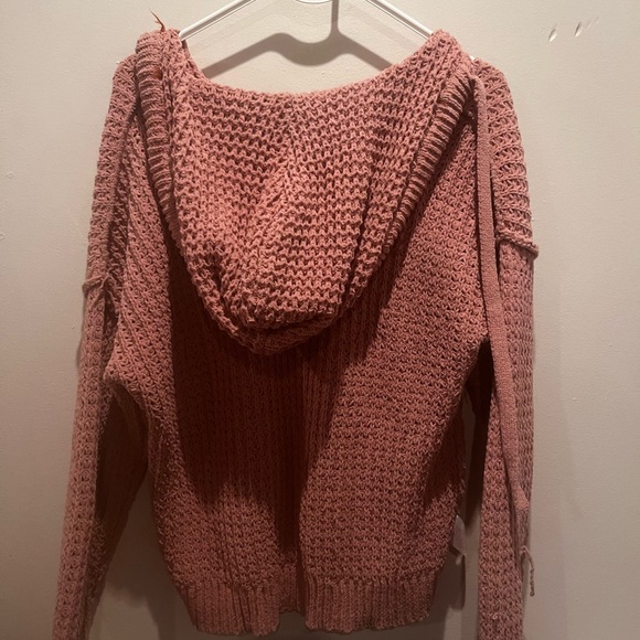 Sweaters - Picture 5 of 6